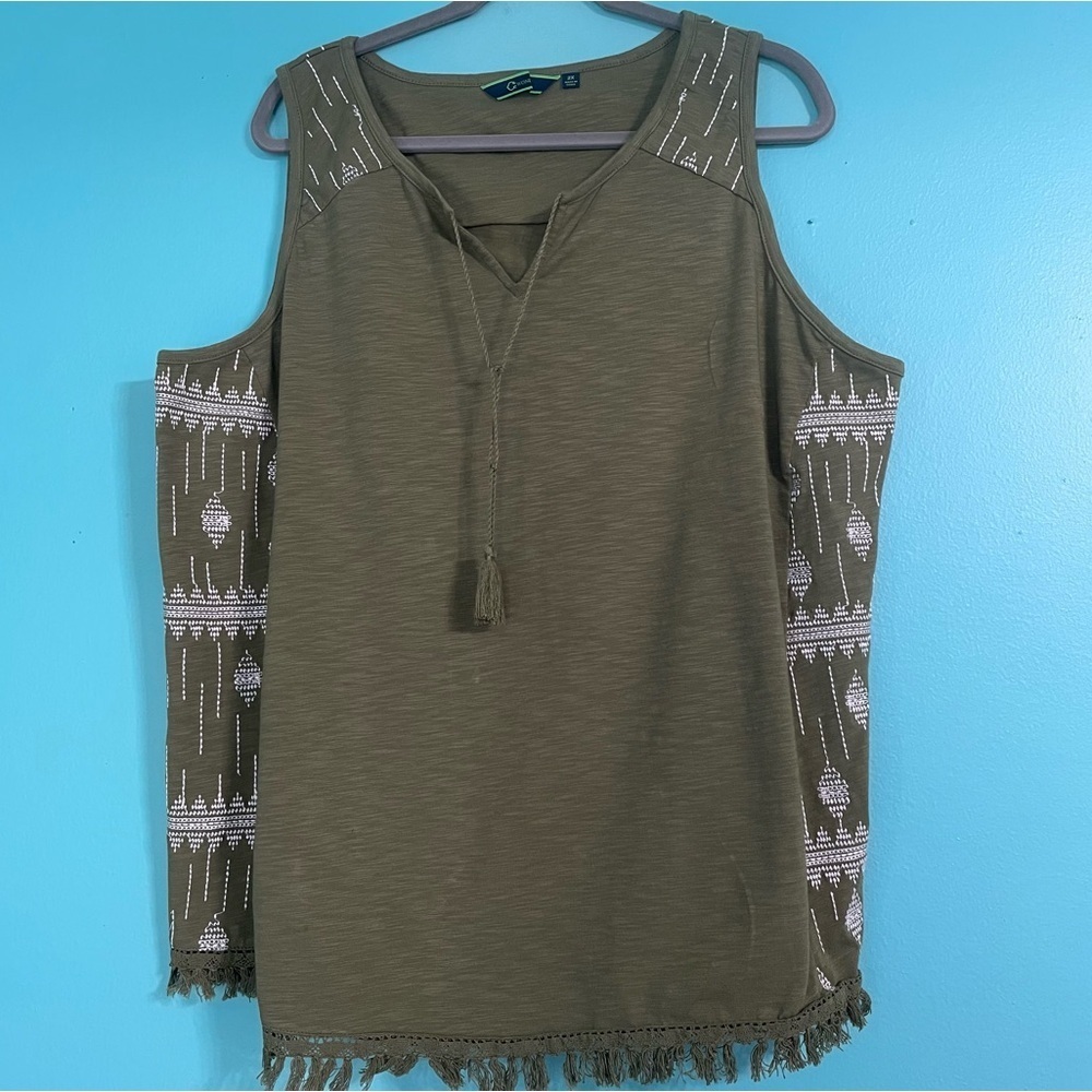 C Wonder tank top size 2X olive split “V” neck w/ tie fringe bottom sleeveless